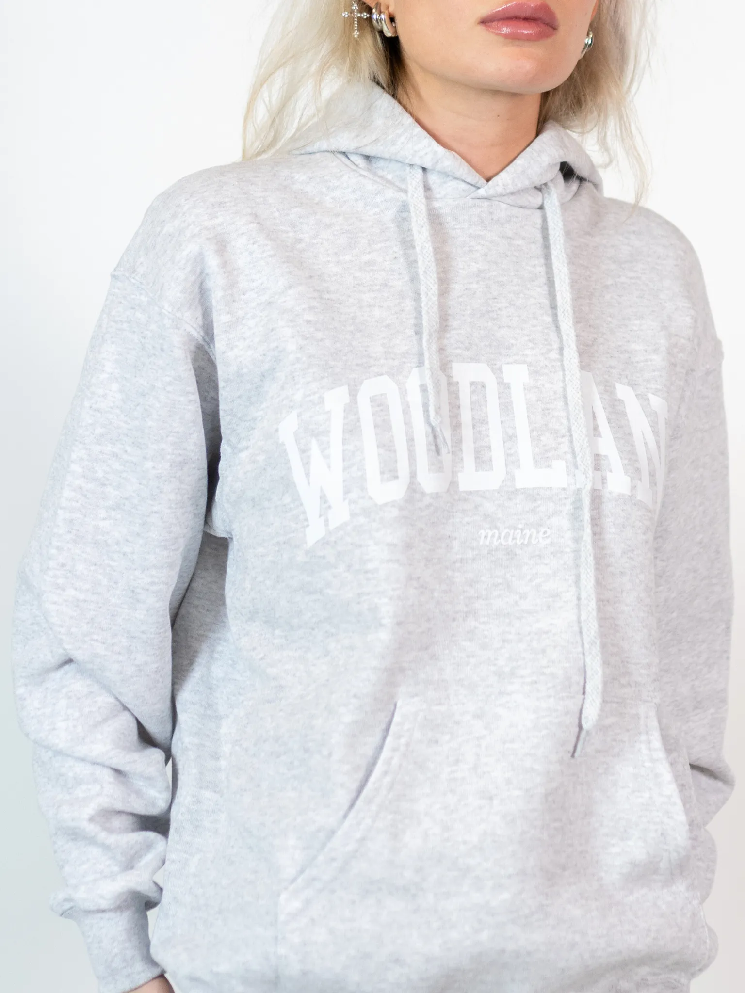 WOODLAND HOODIE - GRÅ